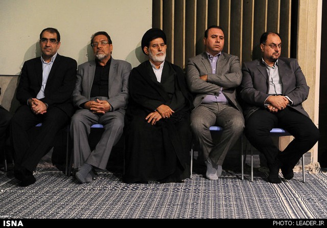 دیدار نخبگان با رهبری (عکس)