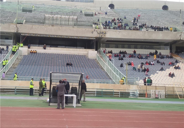 ۱۰ هزار تماشاگر در ورزشگاه (+عکس)