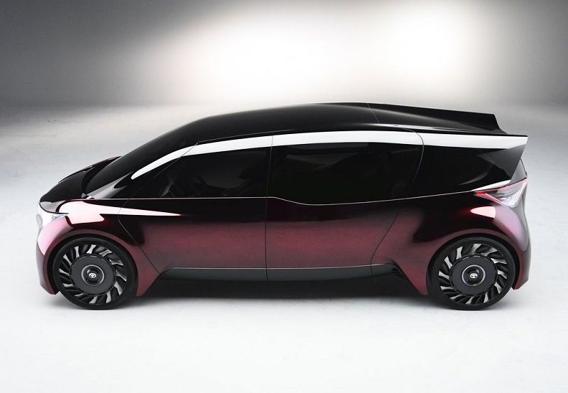 فاین&zwnj;کامفورت تویوتا مدلی برای نمایش اطلاعات روی شیشه&zwnj;های جانبی