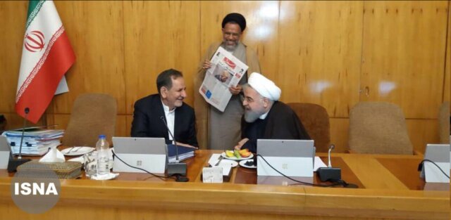 روحانی و جهانگیری خندان در کنار یکدیگر روحانی و جهانگیری خندان در کنار یکدیگر