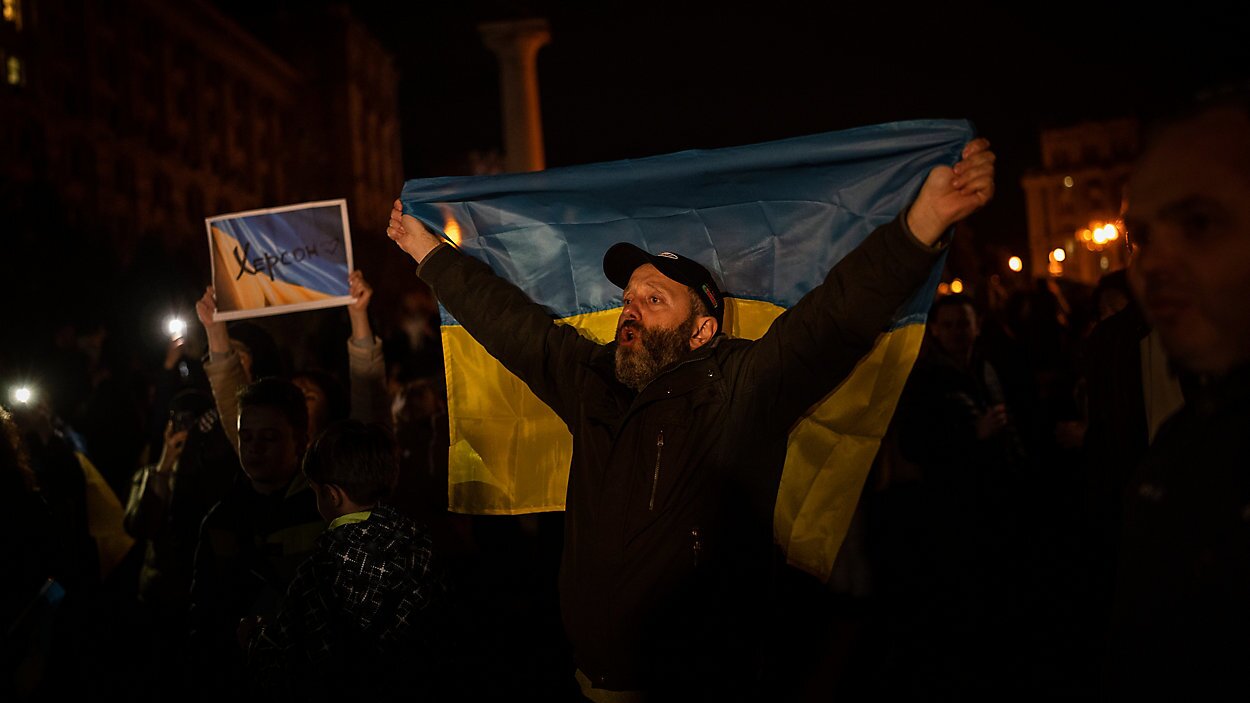 شادی اهالی خرسون اوکراین بعد از آزادی از اشغال روسیه