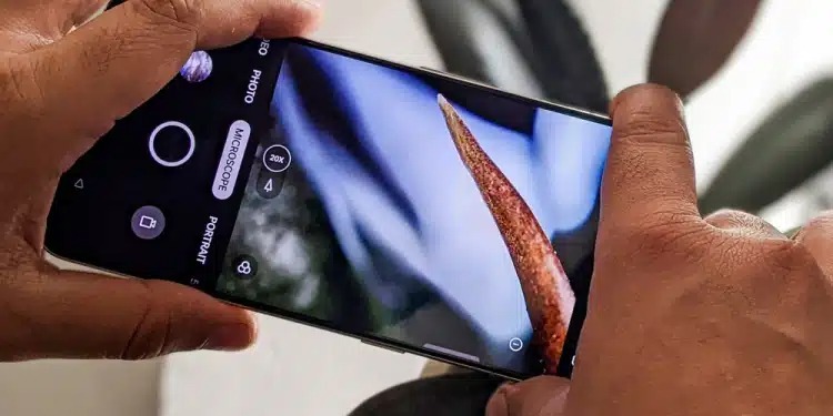 کوچکترین الئیدی جهان می تواند دوربین تلفن همراه را به یک میکروسکوپ تبدیل کند کوچکترین الئیدی جهان می تواند دوربین تلفن همراه را به یک میکروسکوپ تبدیل کند