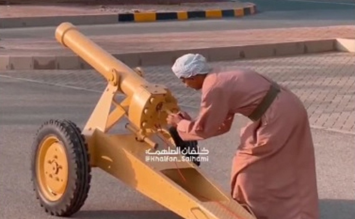 ببینید| شلیک توپ عید در عمان (فیلم)