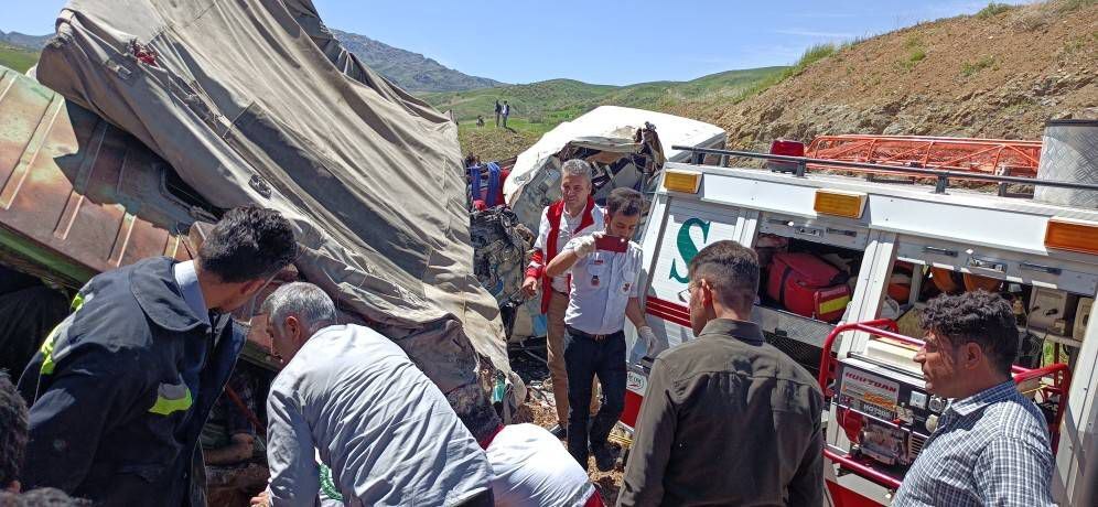 کردستان / ۵ کشته و ۵ مصدوم در تصادف مینیبوس و کامیون کردستان / ۵ کشته و ۵ مصدوم در تصادف مینیبوس و کامیون